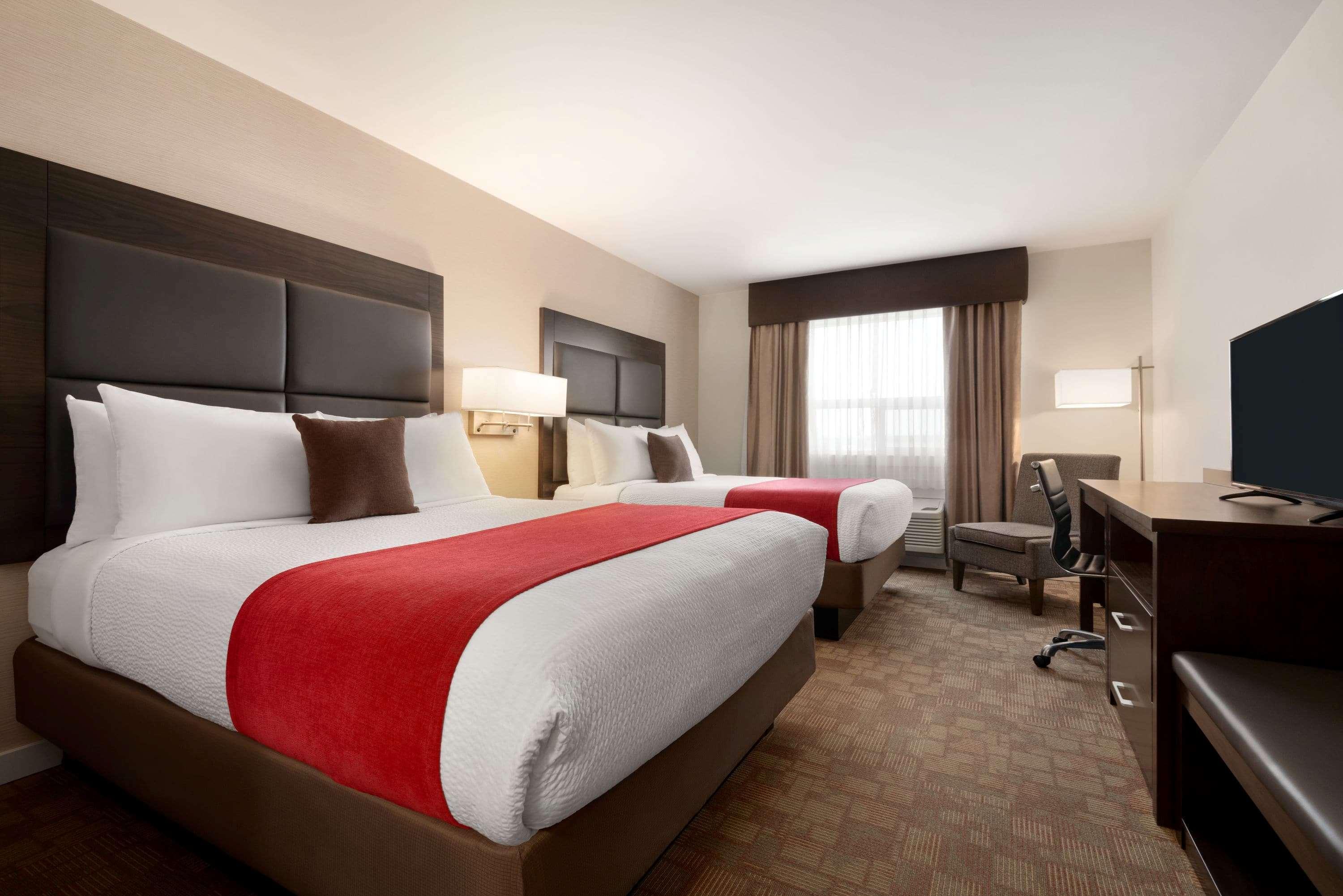 Days Inn By Wyndham 100 Mile House Εξωτερικό φωτογραφία