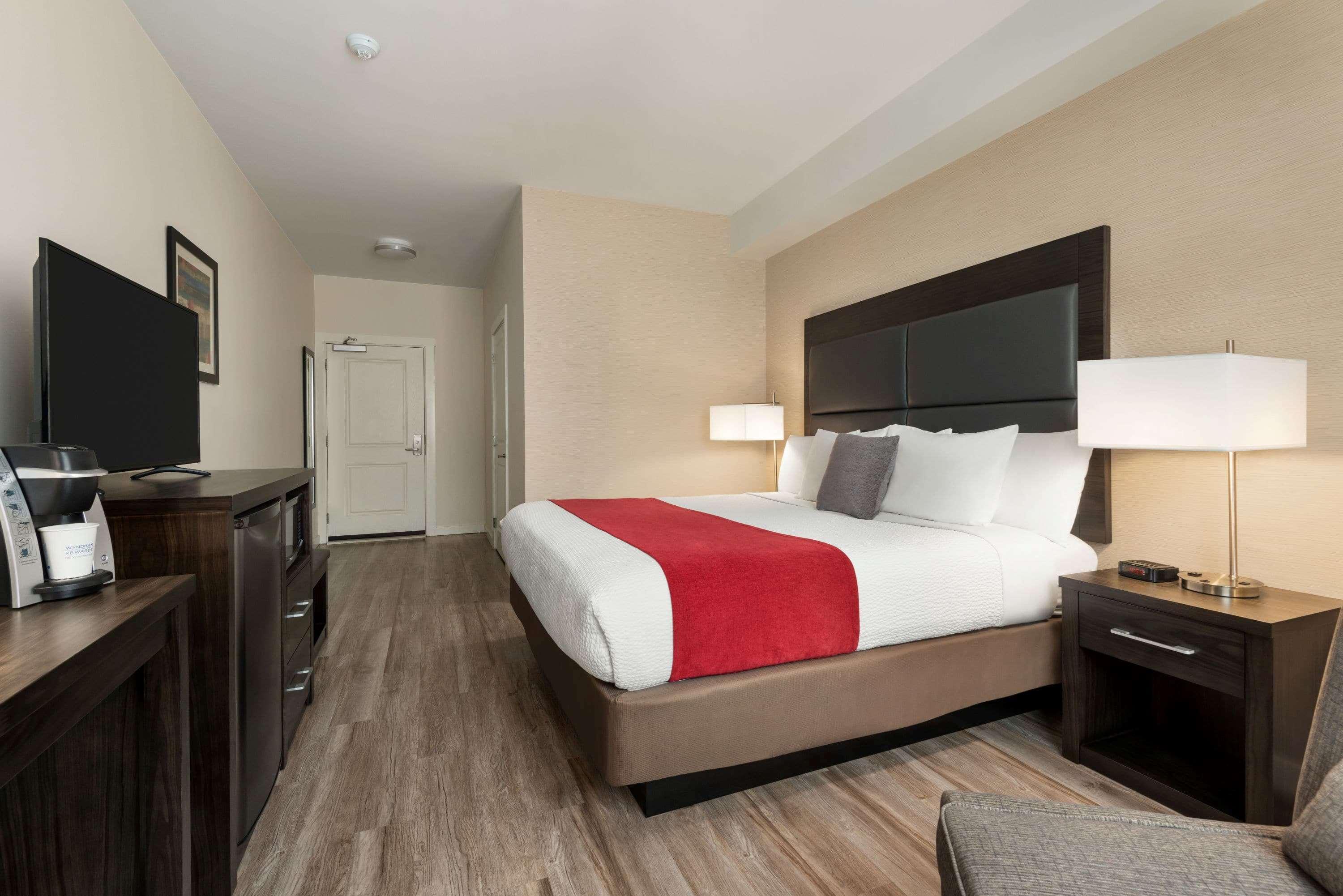 Days Inn By Wyndham 100 Mile House Εξωτερικό φωτογραφία