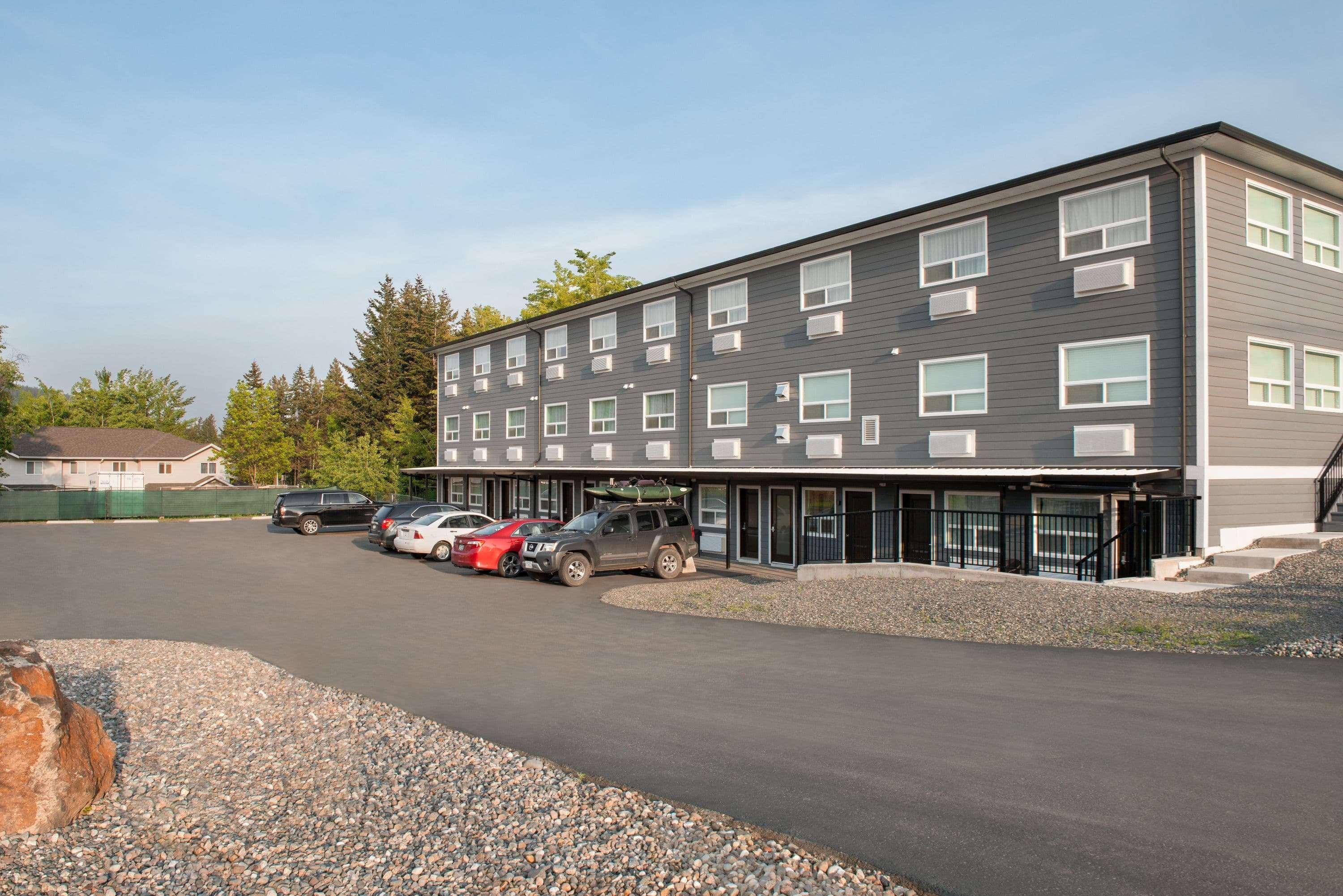 Days Inn By Wyndham 100 Mile House Εξωτερικό φωτογραφία