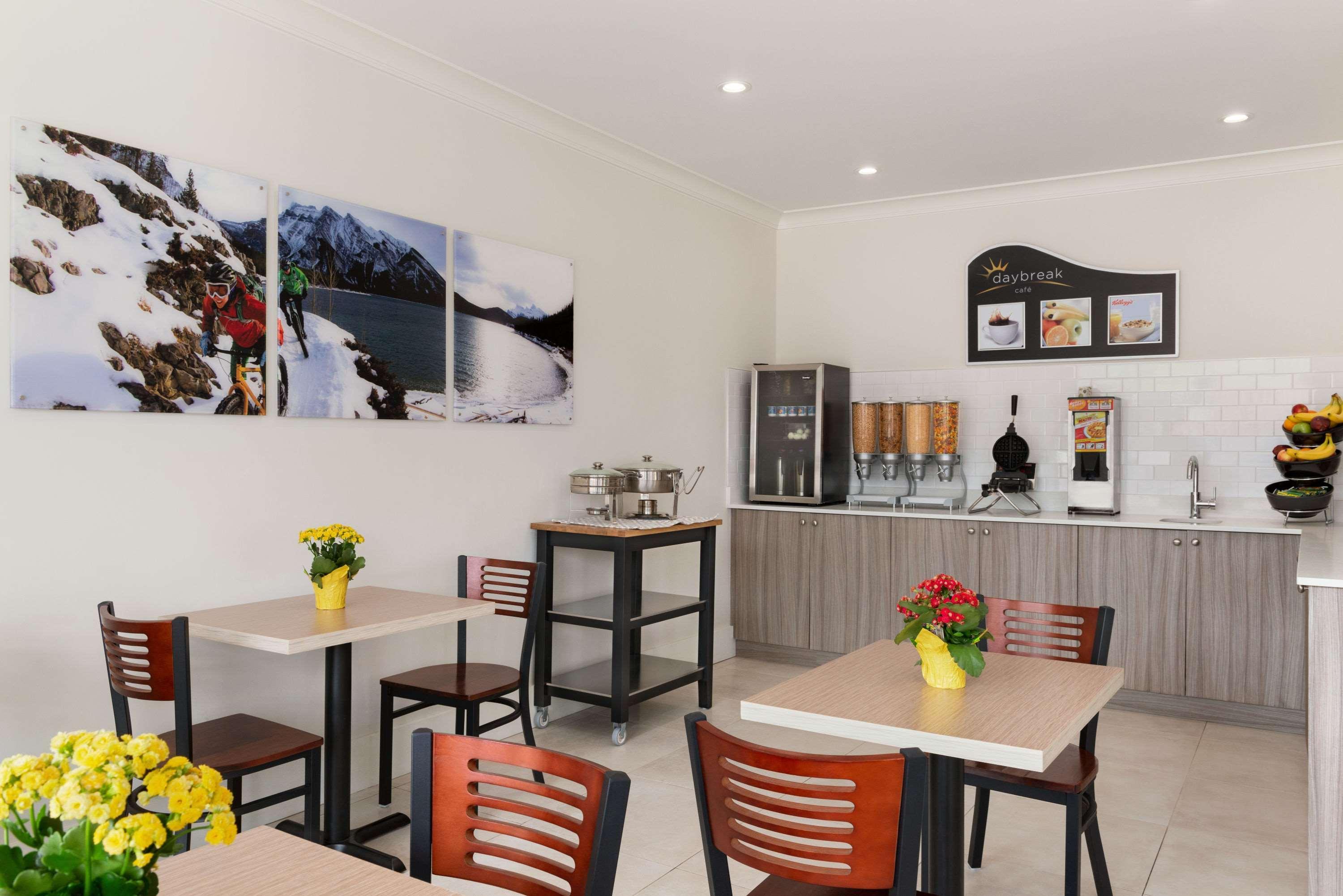 Days Inn By Wyndham 100 Mile House Εξωτερικό φωτογραφία