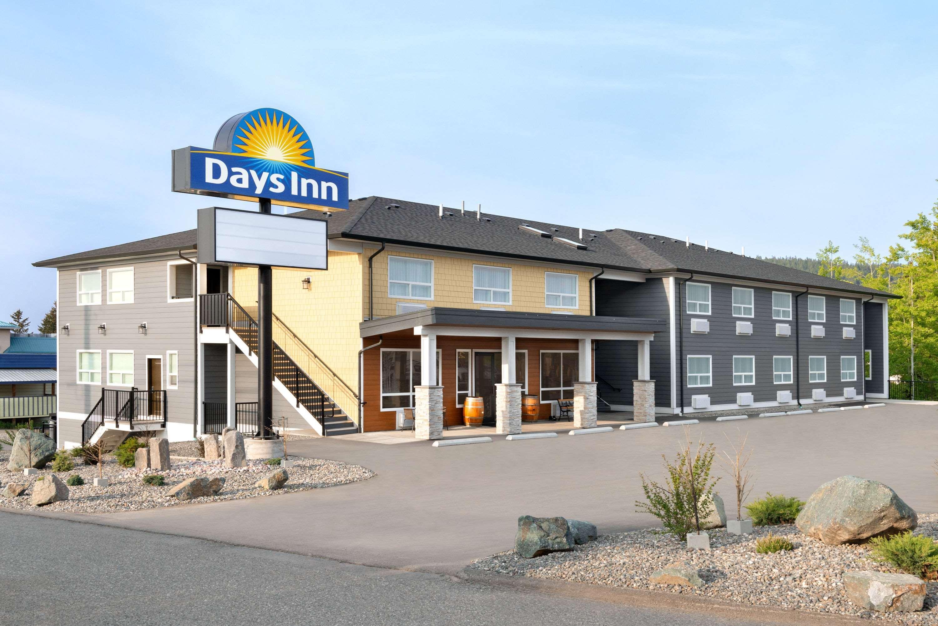 Days Inn By Wyndham 100 Mile House Εξωτερικό φωτογραφία