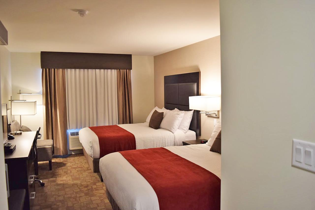 Days Inn By Wyndham 100 Mile House Εξωτερικό φωτογραφία