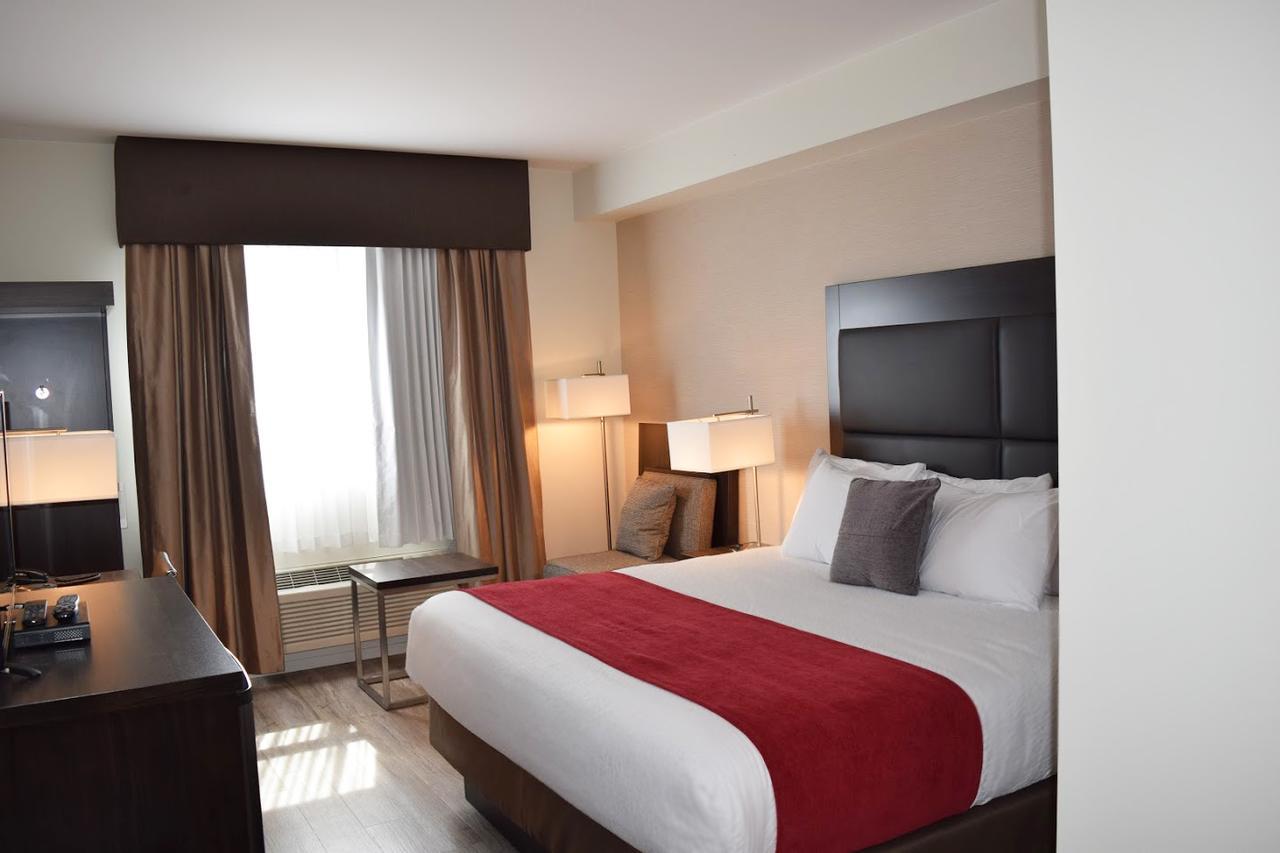Days Inn By Wyndham 100 Mile House Εξωτερικό φωτογραφία