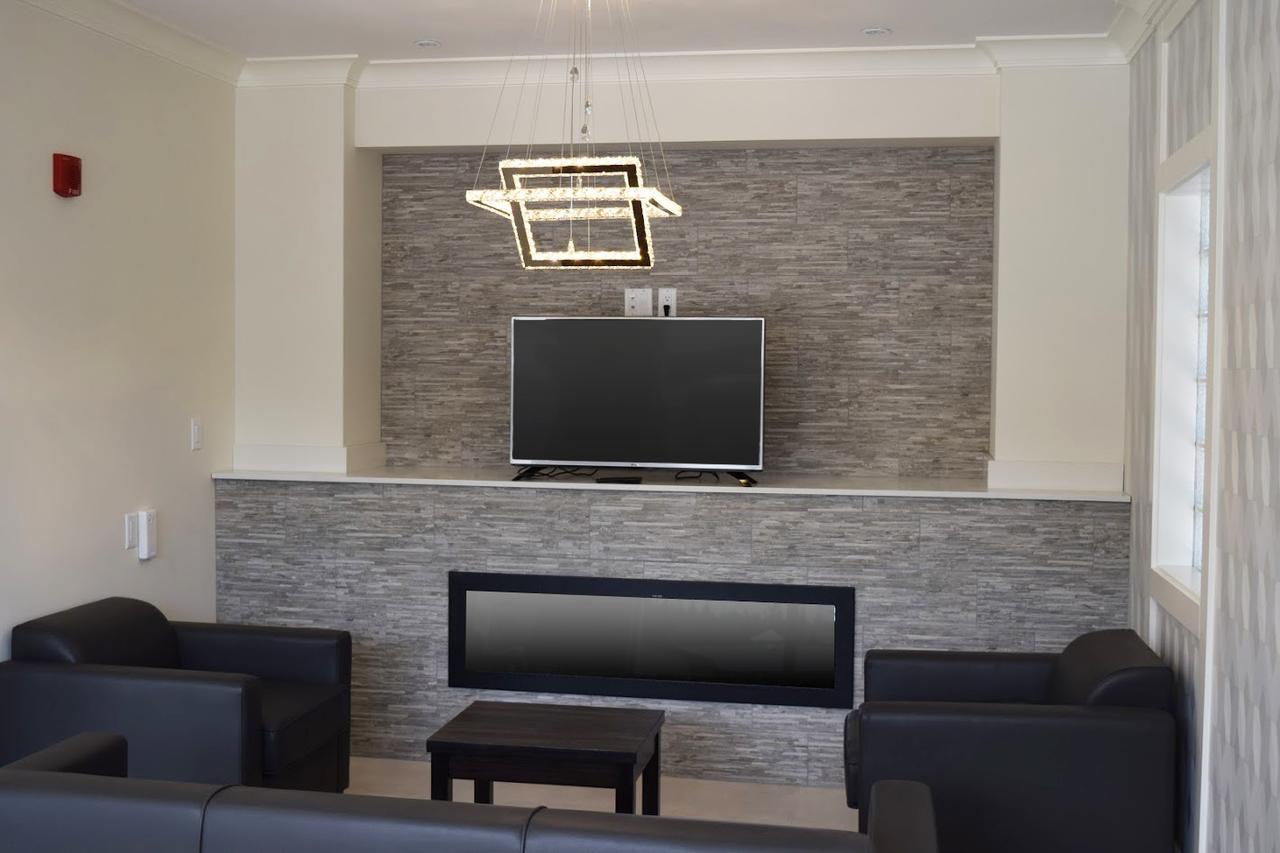 Days Inn By Wyndham 100 Mile House Εξωτερικό φωτογραφία